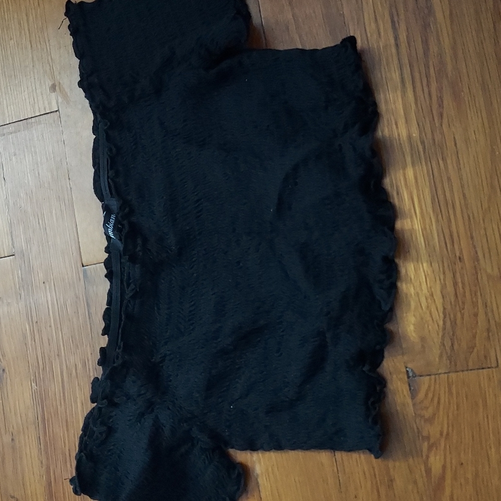 Cropped tight shirt